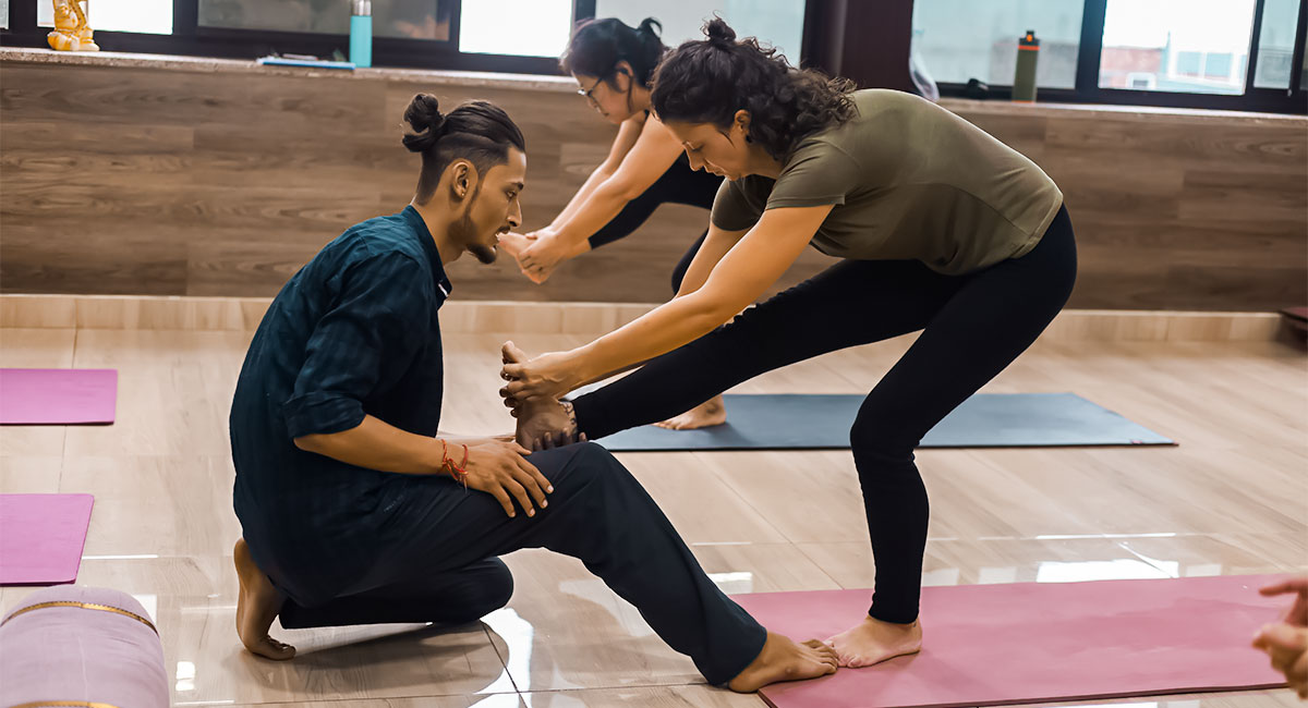 200-hour-teacher-training-ashtanga-class