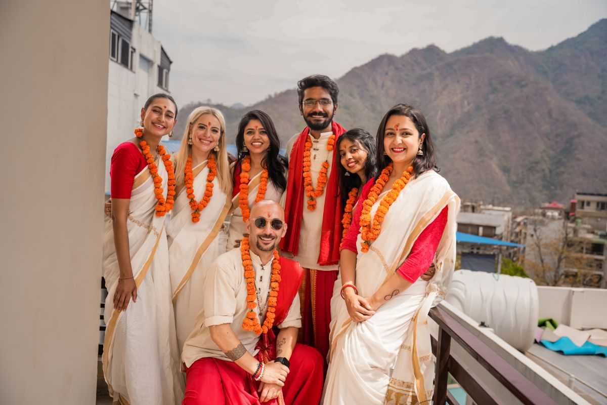 200 hour yoga teacher training course in rishikesh